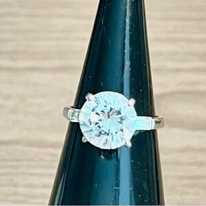 Elegant Silver Ring with Clear Stone